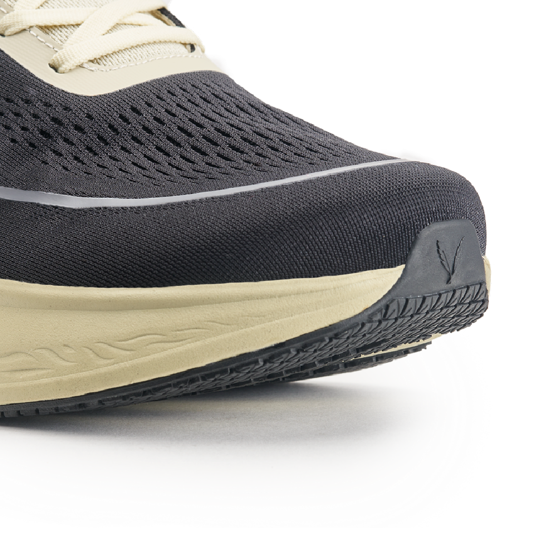 VELOCI ASCENT RUNNING SHOES (Black&Cream)